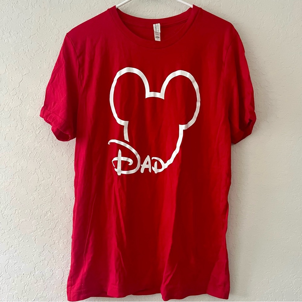 Men’s L Mickey ‘Dad’ top - perfect for Disney or kid’s birthday